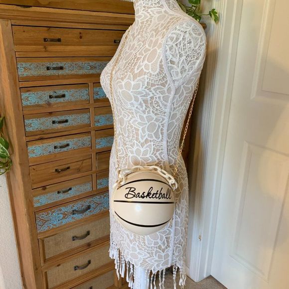 🏀🏀Basketball Shaped Crossbody Handbag Chain Handle -White🏀🏀 - Picture 9 of 10